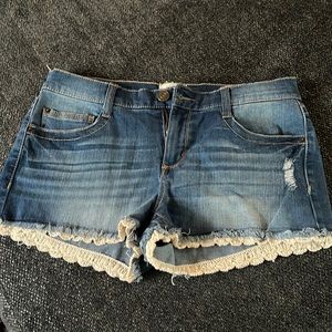 Mudd Jean shorts w lace detailing